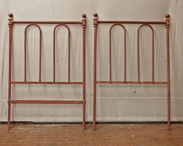 Art.FE.5 - Diciotto testate in ferro battuto per lettini singoli, provenienti da conservatori femminili di Siena- Metà 800'